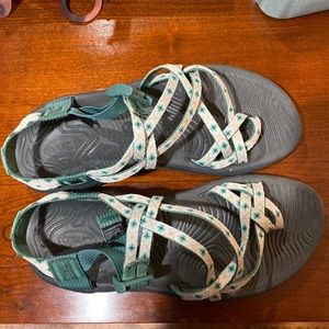Great condition women’s size 8 Chacos